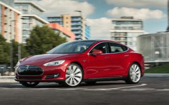 Showroom éphémère sur la Croisette pour la nouvelle Tesla Model S