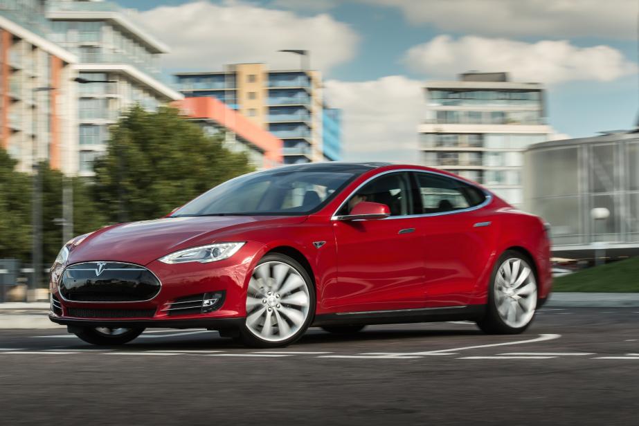 Showroom éphémère sur la Croisette pour la nouvelle Tesla Model S