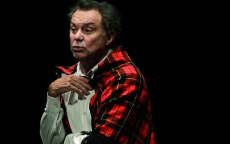 Caubère fait sa  "Danse du Diable"
