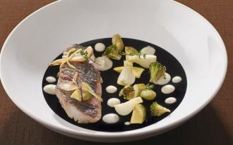 Daurade de Méditerranée, légumes à la niçoise et sauce au citron confit