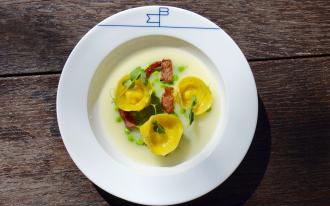 Tortellini aux petits pois, pecorino et guanciale