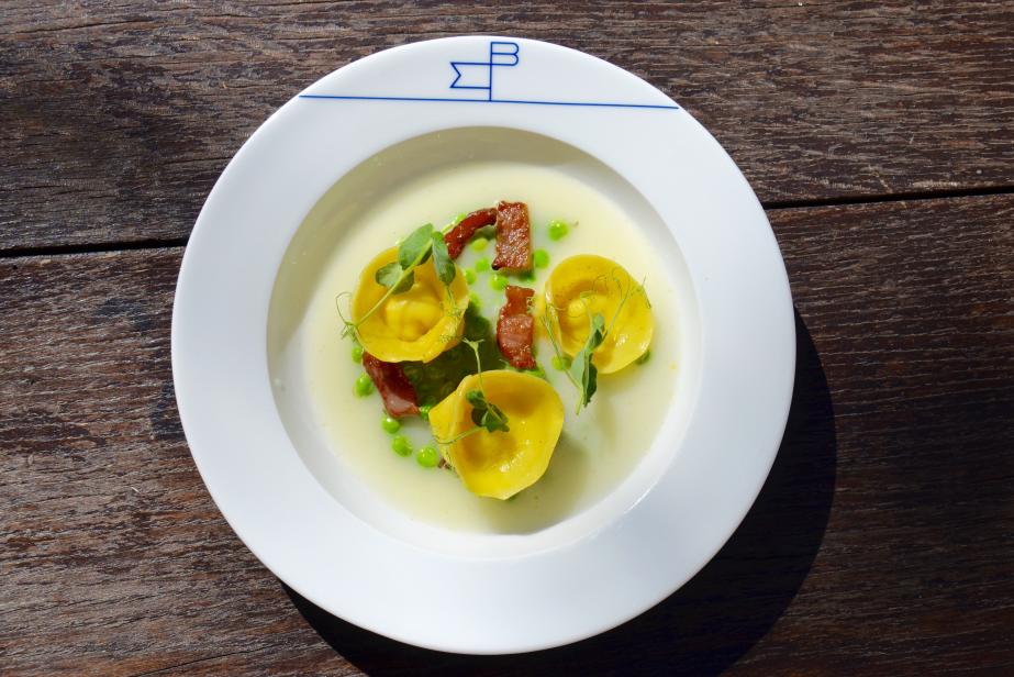 Tortellini aux petits pois, pecorino et guanciale