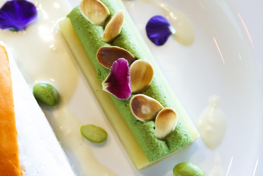Mignonette de sole braisée au champagne, pomme fondante au thym et moelleux de petits pois aux amandes