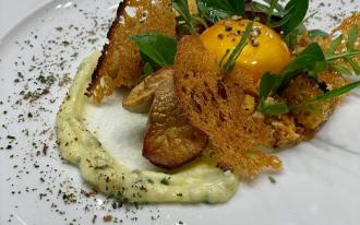 Jaune d’œuf confit, "yaourt" de la Bastide, champignons des bois