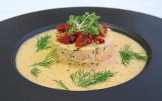 L’oursin comme une quenelle, bouillon de roche à l’orange, popcorn de sarrasin et aneth