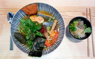 Bouillon dashi et maquereaux marinés