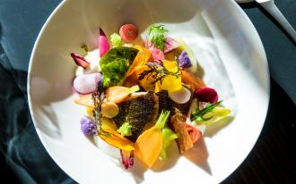 Daurade royale de Méditerranée en aïoli de légumes d'ici, bouillon de favouilles