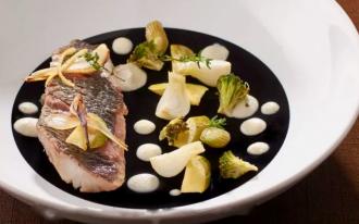 Daurade de Méditerranée légumes à la niçoise et sauce au citron confit
