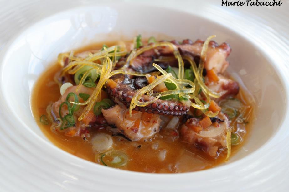 Mitonnée de petits poulpes de roche au piment d’Espelette, épeautre aux cébettes