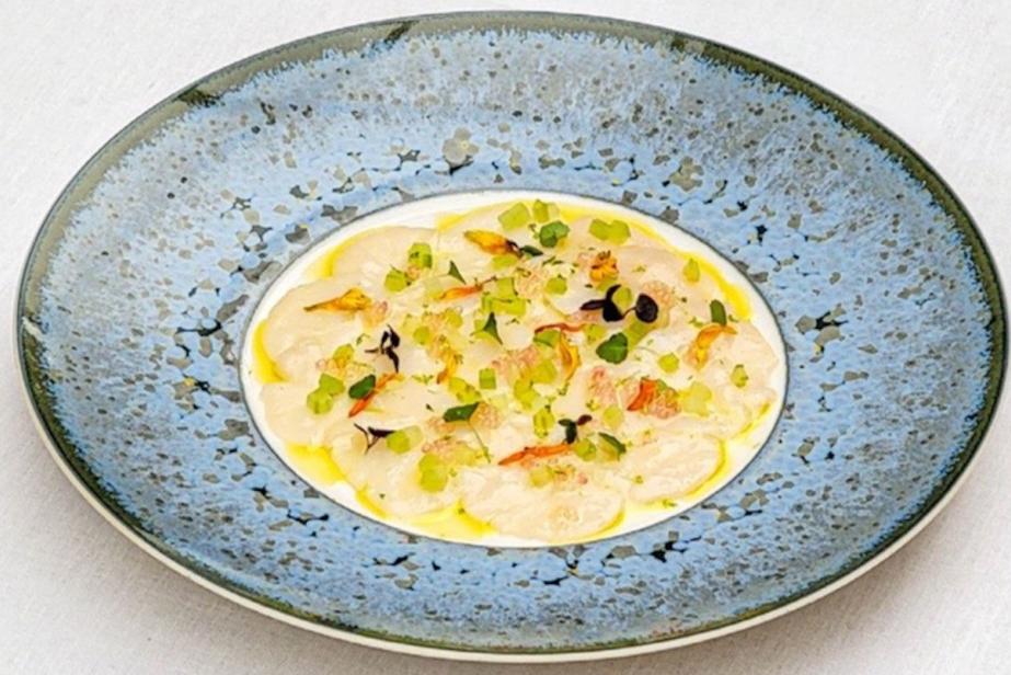 Noix de Saint Jacques à cru, transparence de soja, céleri et citron caviar