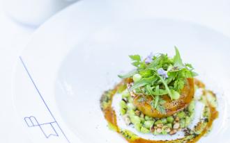Raviole de lapin confit au romarin, courgettes