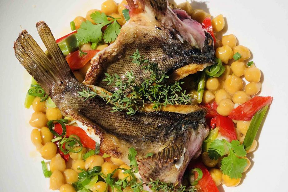 Rascasson de méditerranée, fondue de pois chiche et poivrons “corne de bœuf”