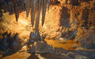 Au frais dans la grotte de Saint Cézaire
